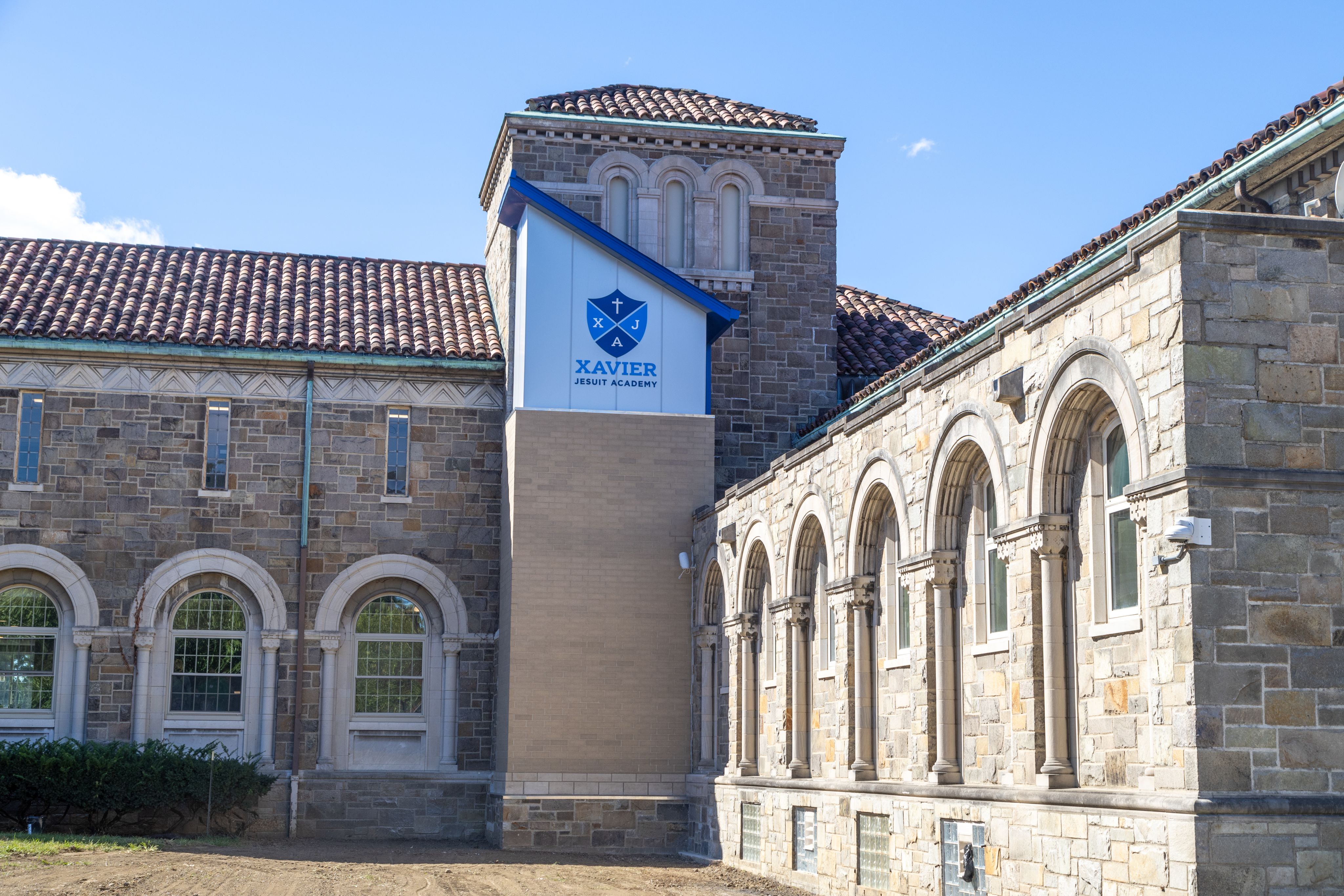 A campus beauty shot of Xavier Jesuit Academy.